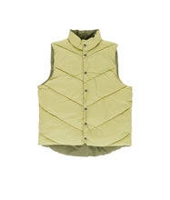 Afbeelding in Gallery-weergave laden, POP TRADING CO. - &quot;QUILTED&quot; REVERSIBLE VEST (FOUR LEAF CLOVER)
