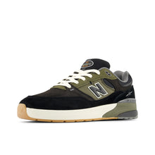 Afbeelding in Gallery-weergave laden, NEW BALANCE NUMBERIC - &quot;933&quot; ANDREW REYNOLDS&#39; PRO SHOES (BLACK/DARK OLIVINE)

