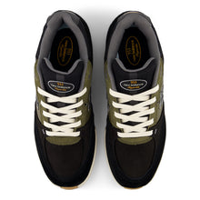 Afbeelding in Gallery-weergave laden, NEW BALANCE NUMBERIC - &quot;933&quot; ANDREW REYNOLDS&#39; PRO SHOES (BLACK/DARK OLIVINE)
