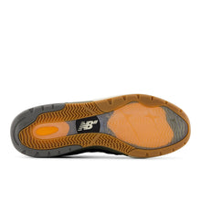 Afbeelding in Gallery-weergave laden, NEW BALANCE NUMBERIC - &quot;933&quot; ANDREW REYNOLDS&#39; PRO SHOES (BLACK/DARK OLIVINE)
