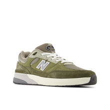 Afbeelding in Gallery-weergave laden, NEW BALANCE NUMBERIC - &quot;933&quot; ANDREW REYNOLDS&#39; PRO SHOES (GREEN/OLIVINE)
