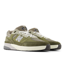 Afbeelding in Gallery-weergave laden, NEW BALANCE NUMBERIC - &quot;933&quot; ANDREW REYNOLDS&#39; PRO SHOES (GREEN/OLIVINE)
