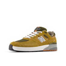 Afbeelding in Gallery-weergave laden, NEW BALANCE NUMBERIC - &quot;933&quot; ANDREW REYNOLDS&#39; PRO SHOES (CAMEL/DARK BROWN)
