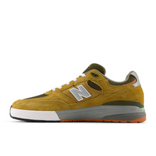 Afbeelding in Gallery-weergave laden, NEW BALANCE NUMBERIC - &quot;933&quot; ANDREW REYNOLDS&#39; PRO SHOES (CAMEL/DARK BROWN)
