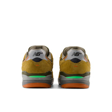 Afbeelding in Gallery-weergave laden, NEW BALANCE NUMBERIC - &quot;933&quot; ANDREW REYNOLDS&#39; PRO SHOES (CAMEL/DARK BROWN)
