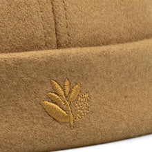 Afbeelding in Gallery-weergave laden, MAGENTA SKATEBOARDS - &quot;SAIL&quot; BEANIE (OCRA)
