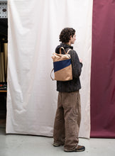 Afbeelding in Gallery-weergave laden, SUSAN BIJL - &quot;THE NEW BACKPACK&quot; (CAMEL/NAVY)
