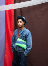 Afbeelding in Gallery-weergave laden, SUSAN BIJL - &quot;THE NEW POUCH&quot; MEDIUM SIDE BAG (GREENSCREEN/DARK PATROL)
