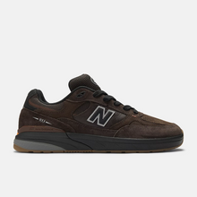 Afbeelding in Gallery-weergave laden, NEW BALANCE NUMERIC - &quot;933&quot; ANDREW REYNOLDS&#39; PRO SHOES (BROWN/BLACK)
