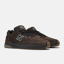 Afbeelding in Gallery-weergave laden, NEW BALANCE NUMERIC - &quot;933&quot; ANDREW REYNOLDS&#39; PRO SHOES (BROWN/BLACK)
