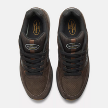 Afbeelding in Gallery-weergave laden, NEW BALANCE NUMERIC - &quot;933&quot; ANDREW REYNOLDS&#39; PRO SHOES (BROWN/BLACK)
