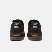 Afbeelding in Gallery-weergave laden, NEW BALANCE NUMERIC - &quot;933&quot; ANDREW REYNOLDS&#39; PRO SHOES (BROWN/BLACK)
