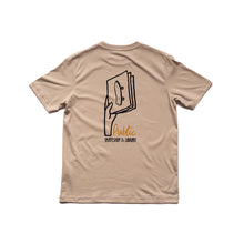 Afbeelding in Gallery-weergave laden, Oneshopper - &quot;HAND&quot; T-SHIRT (SAND)
