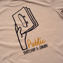 Afbeelding in Gallery-weergave laden, Oneshopper - &quot;HAND&quot; T-SHIRT (SAND)
