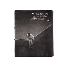 Afbeelding in Gallery-weergave laden, Oneshopper - &quot;TEN OOSTEN VAN DE STERREN STROOMT DE BEEK&quot; ZINE

