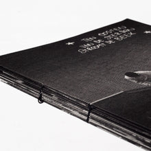 Afbeelding in Gallery-weergave laden, Oneshopper - &quot;TEN OOSTEN VAN DE STERREN STROOMT DE BEEK&quot; ZINE

