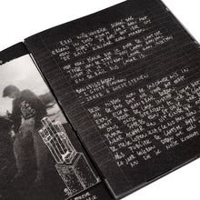 Afbeelding in Gallery-weergave laden, Oneshopper - &quot;TEN OOSTEN VAN DE STERREN STROOMT DE BEEK&quot; ZINE
