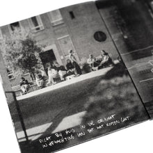 Afbeelding in Gallery-weergave laden, Oneshopper - &quot;TEN OOSTEN VAN DE STERREN STROOMT DE BEEK&quot; ZINE
