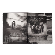 Afbeelding in Gallery-weergave laden, Oneshopper - &quot;TEN OOSTEN VAN DE STERREN STROOMT DE BEEK&quot; ZINE
